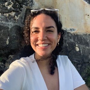 Meet your Posher, Lia